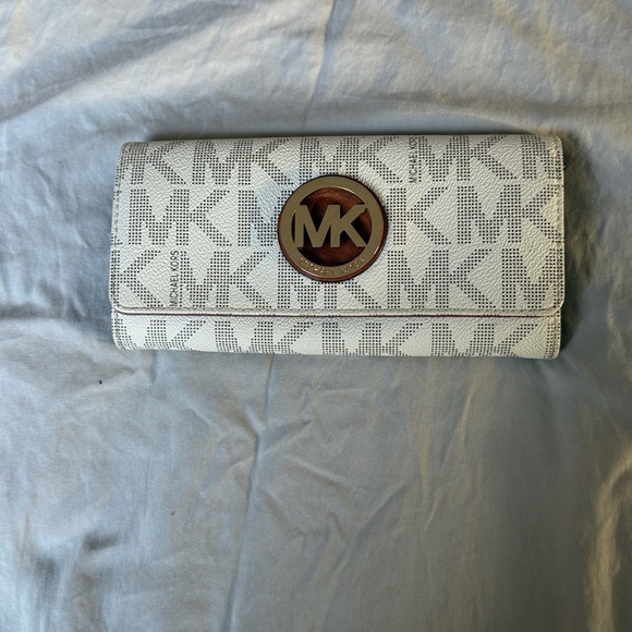Michael Kors White Logo Wallet - Picture 1 of 3